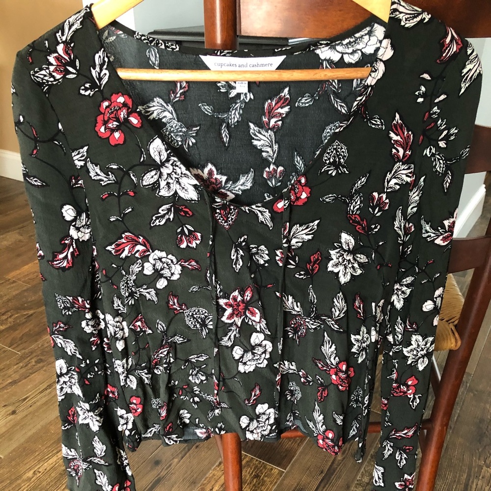 Green floral top